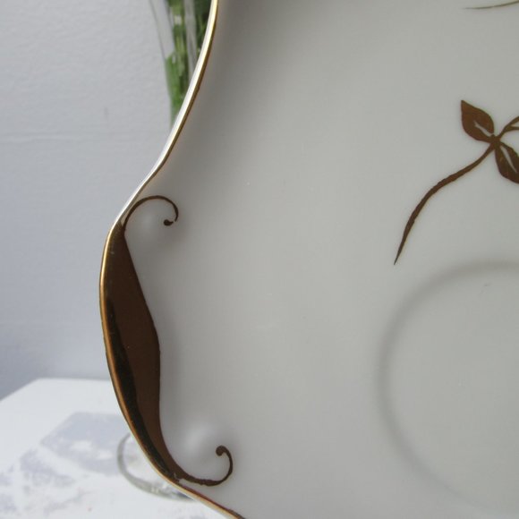 Fine Porcelain Saucer "Golden Grape Leaf", Japan - Picture 4 of 10